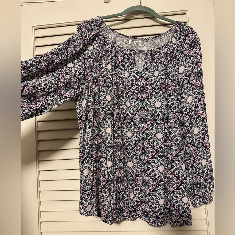 Adorable Rayon Pattern Blouse With Flattering Keyhole Neckline in size 3X
